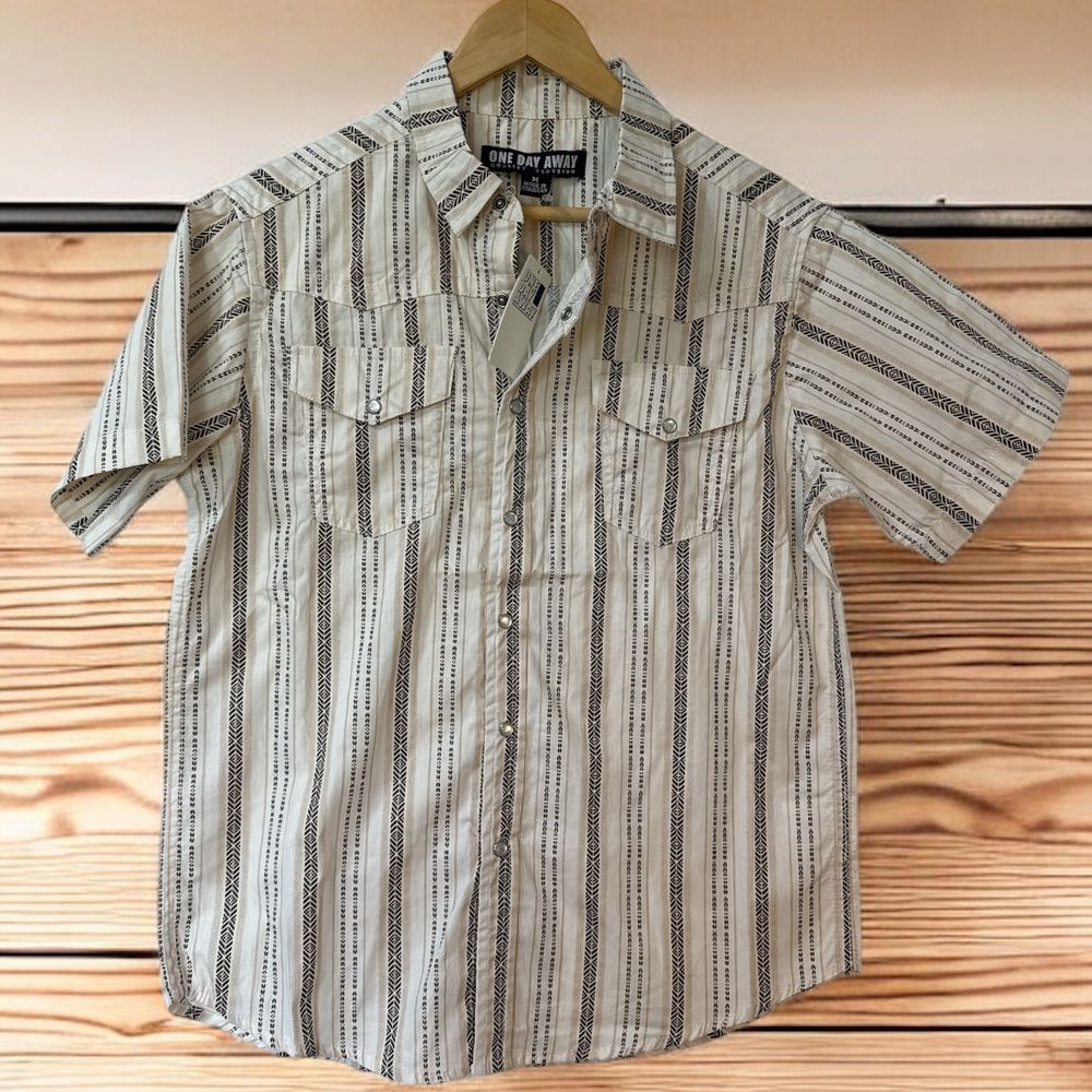 One Day Away Aztec Striped Short Sleeve Button Down Casual Western Shirt Size M